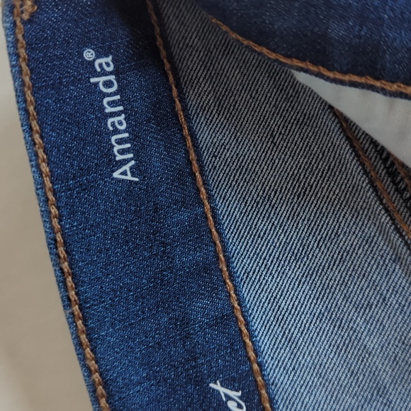 NWT Gloria Vanderbilt Amanda All-Around Slimming Classic Rise Capri Jeans 4 Blue - Picture 3 of 16